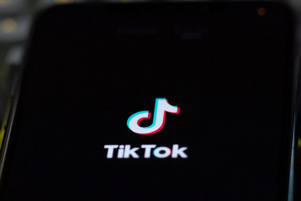 TikTok 運用代行　個人